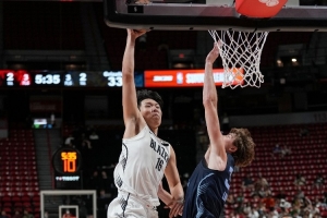 隔扣对手！张佳玮：昨天是杨瀚森喂队友扣 今天改队友给他了