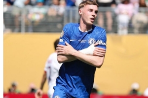 梅开二度！世俱杯官推吹帕尔默：整座球场最冰冷的人