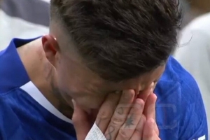 从饱受质疑到站上顶峰！恩佐世俱杯夺冠之后激动落泪