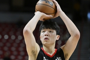 杨瀚森：能听到球迷呐喊&很感谢他们支持 要更努力才能配得上这些