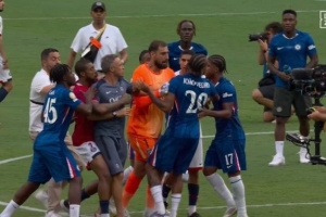 恩里克谈赛后冲突：我意图很明确，就是要把球员们分开