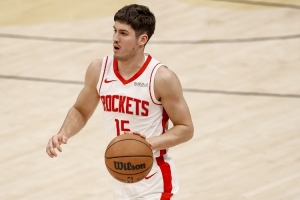 谢泼德急着证明自己？美记：他投了约4个三不沾 这样做可没好处