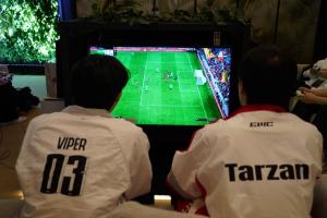 HLE晒出Viper在沙特碰面老队友合照：老朋友Tarzan/圣枪哥