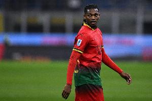 队报：巴黎对阵容深度产生疑问，接触莱奥和奥斯梅恩的经纪人