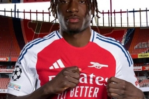 罗布森：马杜埃凯将给马丁内利带来挑战，他们会竞争左边路位置