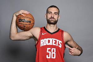 火箭旧将！麦克维10中8高效砍下21分 三分6中4