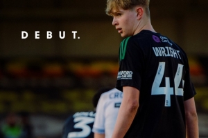 记者：阿森纳有意索尔福德城U18前锋威尔-赖特，正在推动达成交易