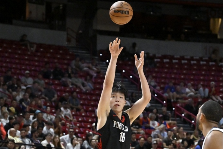 场场都有证明！杨瀚森三分6中3创新高 3场合计11中4展现外线投射