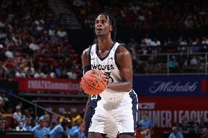 高效终结！莱昂纳德-米勒12中8拿到20分8板 但罚球7中3