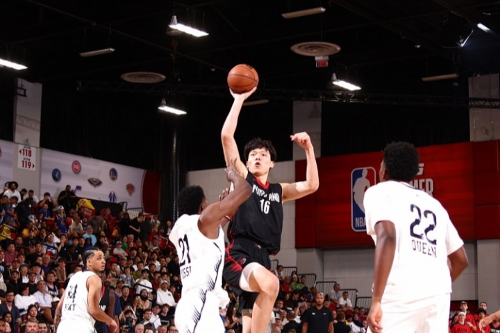 稳稳的幸福！杨瀚森夏联3场比赛已连续3场上双！场均11.7分