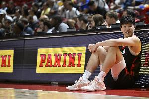 夏联主帅：杨瀚森的适应力真的很了不起 他会在NBA快速成长