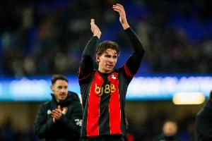 英媒：热刺将与巴黎争夺伯恩茅斯后卫扎巴尼