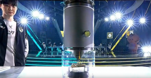 后面吉祥物好抢眼！Chovy一脸淡定碾碎G2钥匙 内心毫无波折