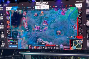 现场记者评价AL首局血洗T1：纯纯人机，给现场T1支持者全打沉默了