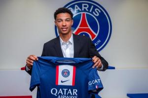 往事不堪回首…埃基蒂克巴黎生涯33场4球4助，遭弃用半年仅1出场