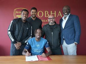 镜报：莫斯克拉和马杜埃凯未随队去亚洲，前者转会没完成后者休假