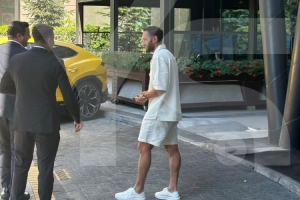 记者：恰尔汗奥卢昨晚抵达伊斯坦布尔，今天将进行一些转会谈判