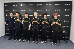 NIP赛后群访 教练：赛娜娜美对线很爽 就是游戏会挺难赢的