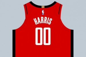 球衣记者：火箭双向球员凯文-哈里斯在球队穿00号球衣