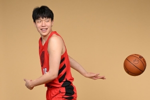 队记谈杨瀚森打亚洲杯：挺好 正好多一个机会看看他国家队的表现