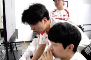 这是真的想赢啊！Monki：我们的视野 都在往后跑我一个人往前顶？