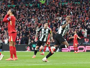 记者：伊萨克优先考虑利物浦，与新月的谈判中他明确了这一点