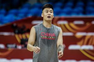 中国男篮今晚热身赛大名单：赵睿&胡明轩&胡金秋领衔 徐杰不在列