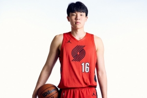 苏群：当年王治郅想打夏联 信兰成是同意的 篮协也是支持杨瀚森的