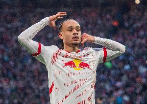 记者：莱比锡坚持对西蒙斯要价7000万欧，巴黎有二次转会分成