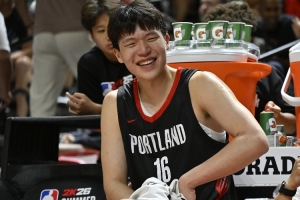 苏群：杨瀚森今年才20岁 他的职业生涯可以覆盖四届奥运会