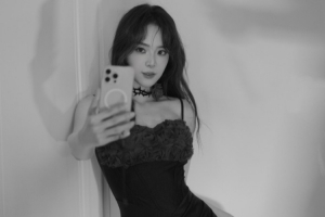 主持人余霜晒照：，明天lpl见咯