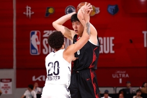 杨瀚森：CBA对抗特别激烈 NBA是主动寻求身体对抗 每个都为争饭碗