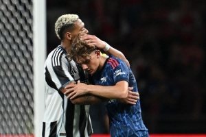 才15岁！枪迷怒赞道曼：梅西好好享受goat地位吧，道曼出道了