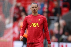 TA：利物浦买伊萨克需解决努涅斯问题，红军还想签年轻中后卫