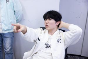 燃尽还是赢不了么？Rookie维克托在iG水晶爆炸时对位领先7.2K经济