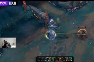 Ning王看锤石先后钩到iG中上：这锤石好准啊，你再后面这一钩