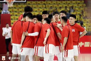 直播吧：中国男篮明日启程前往吉达 预计带14人前往
