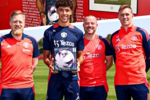 曼联官方：19岁青训前锋惠特利租借英甲北安普敦