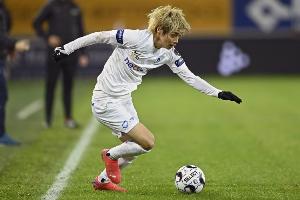 记者：32岁伊东纯也接近回归亨克，预计转会费300万欧&签约三年