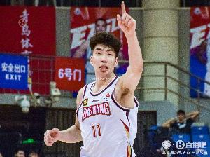 月薪两千欧 媒体人谈余嘉豪：打得好未来去西甲年薪几十万没问题