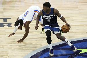 考辛斯：爱德华兹是个坏男孩 他会成为下一个本土MVP