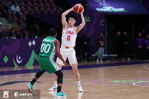 媒体人：首胜进攻亮眼 防不住对手小外援成短板 末节节奏需调整