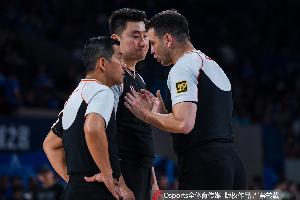 中国队外线表现亮眼 亚洲杯取开门红 “裁判外交”让沙特懵圈！