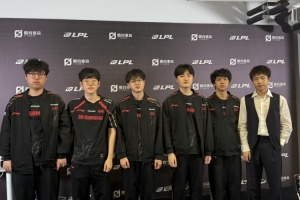 JDG赛后群访 教练：大家有什么想法都说出来 一起加油吧