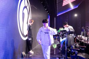 今天打养生局是吧？Rookie状态平平 次局安妮多次不开大差点葬送比赛