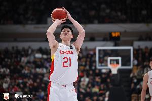 20分5板帮助中国男篮取得开门红！胡金秋当选本场最佳球员