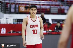 媒体人:王俊杰不像首次打国际大赛的样子 留洋对信心的培养很重要