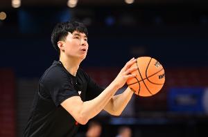 媒体人：韩国男篮正在启动重建 李贤重+吕俊锡效果并不理想