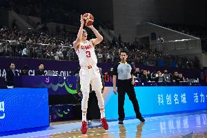 媒体人：胡明轩知耻后勇 王俊杰值得首发 要防止出现首战断电起伏