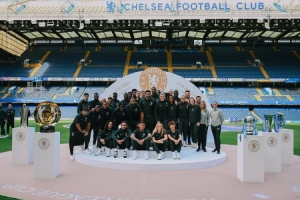 切尔西男女足齐聚斯坦福桥球场，举办活动庆祝2024/25赛季成功